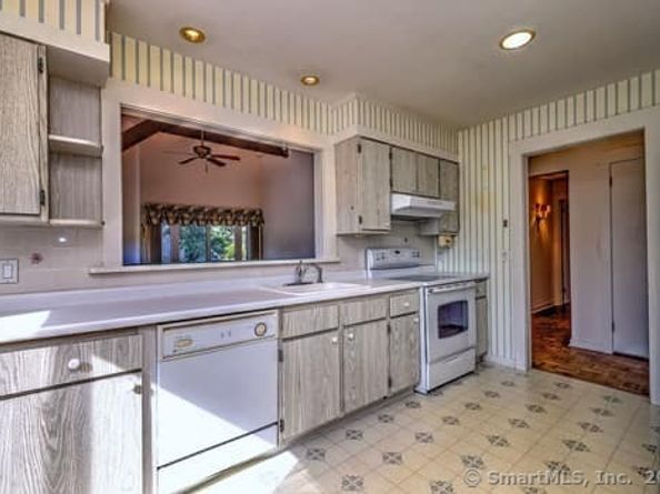 585 Pequot Lane B, Stratford CT 06614