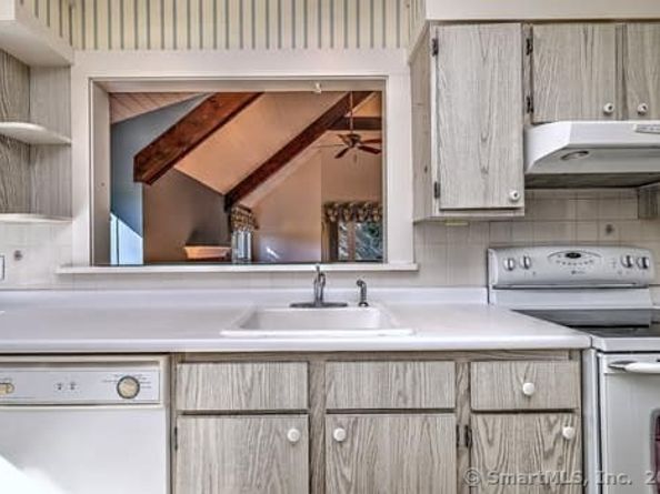 585 Pequot Lane B, Stratford CT 06614