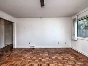 585 Pequot Lane B, Stratford CT 06614
