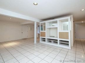 585 Pequot Lane B, Stratford CT 06614