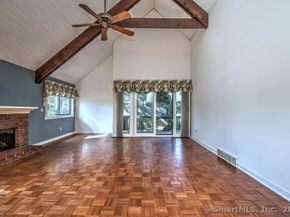 585 Pequot Lane B, Stratford CT 06614