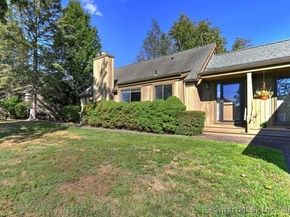 585 Pequot Lane B, Stratford CT 06614