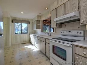 585 Pequot Lane B, Stratford CT 06614