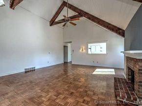585 Pequot Lane B, Stratford CT 06614