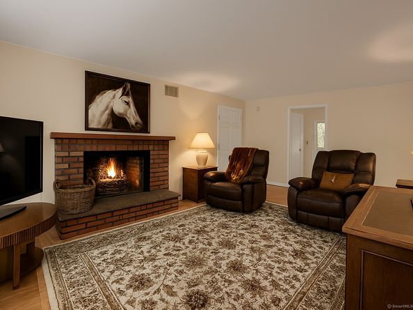 21 Hill Circle, Trumbull CT 06611