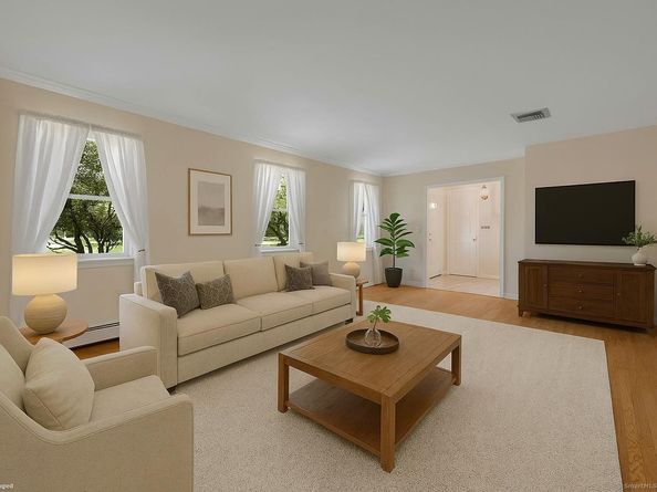 21 Hill Circle, Trumbull CT 06611