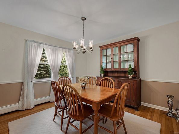 21 Hill Circle, Trumbull CT 06611