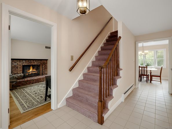 21 Hill Circle, Trumbull CT 06611