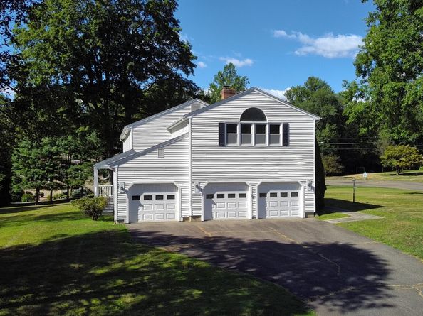 21 Hill Circle, Trumbull CT 06611