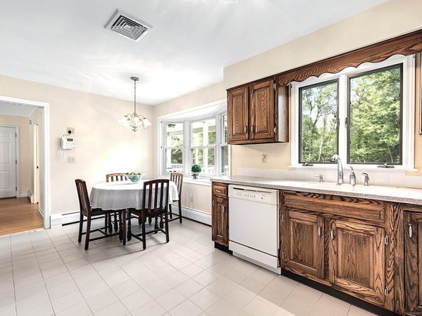 21 Hill Circle, Trumbull CT 06611