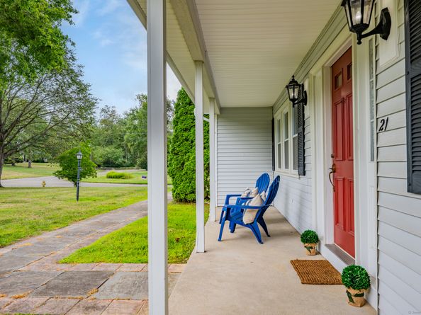 21 Hill Circle, Trumbull CT 06611