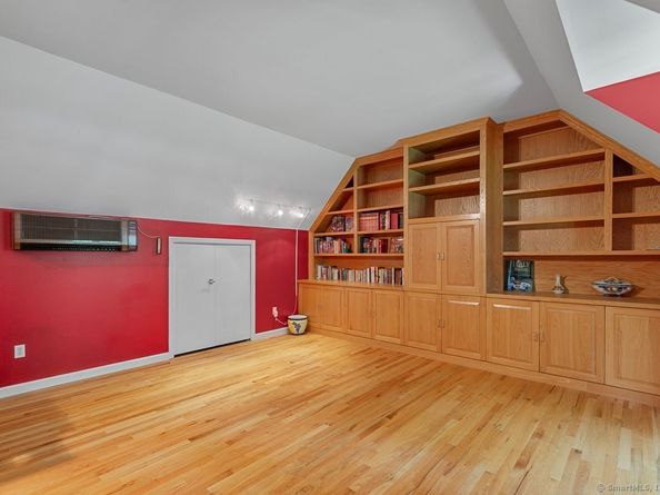 60 Red Barn Road, Trumbull CT 06611