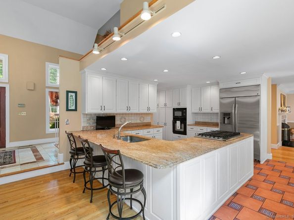 60 Red Barn Road, Trumbull CT 06611