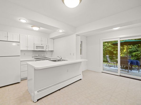 Undisclosed Address #24113392, New Canaan CT 06840
