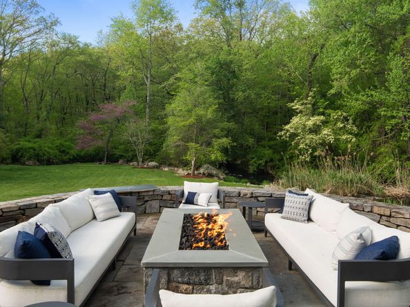 1580 Ponus Ridge, New Canaan CT 06840