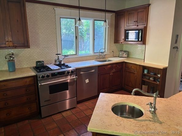 172 Roxbury Road, Stamford CT 06902