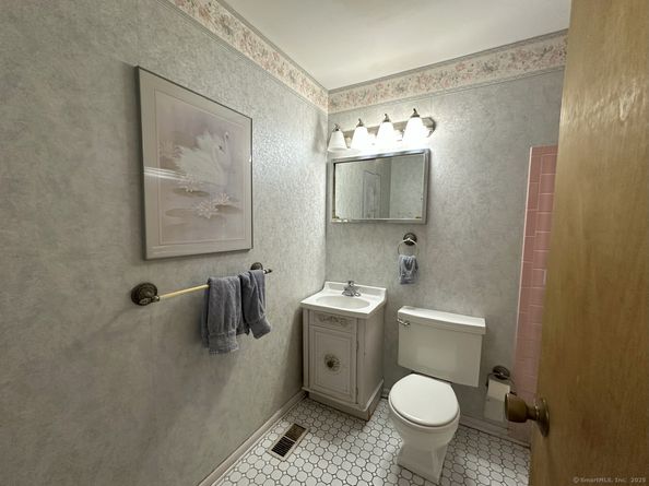 115 Sunburst Road, Bridgeport CT 06606