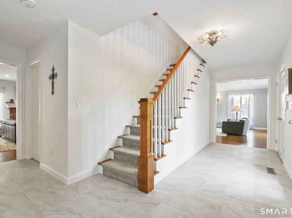 39 Wedgemere Road, Stamford CT 06905