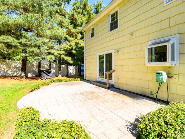 22 Hastings Lane, Stamford CT 06905