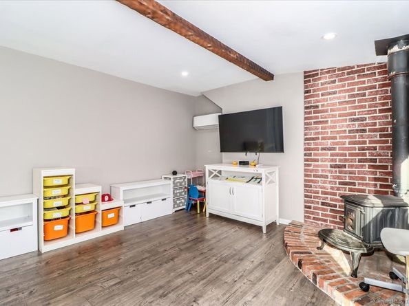 20 Puritan Valley Road, Brookfield CT 06804