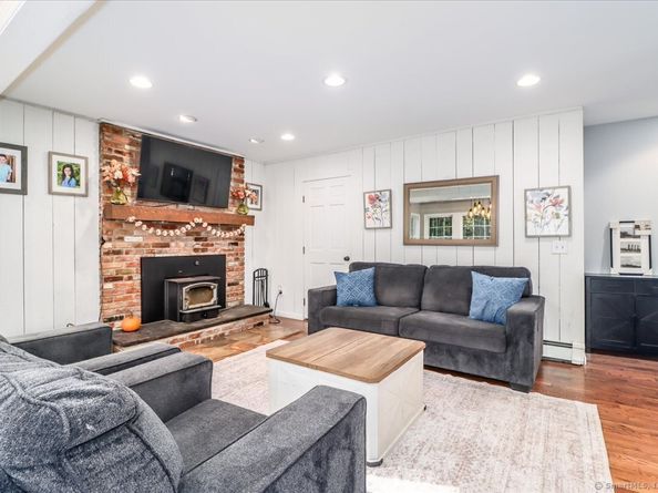 20 Puritan Valley Road, Brookfield CT 06804