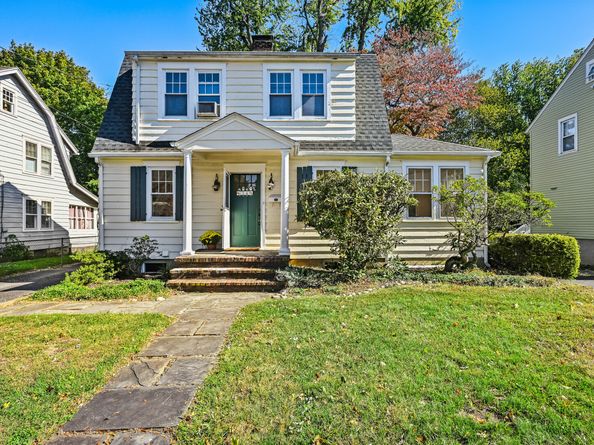 34 Lakeview Drive, Norwalk CT 06850