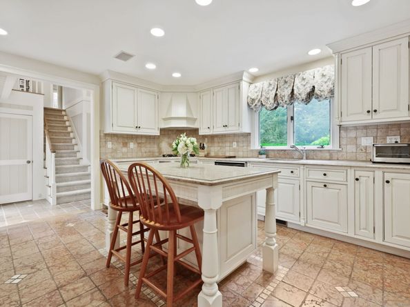 78 Londonderry Drive, Greenwich CT 06830