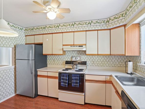 81 Lance Circle 81, Bridgeport CT 06606