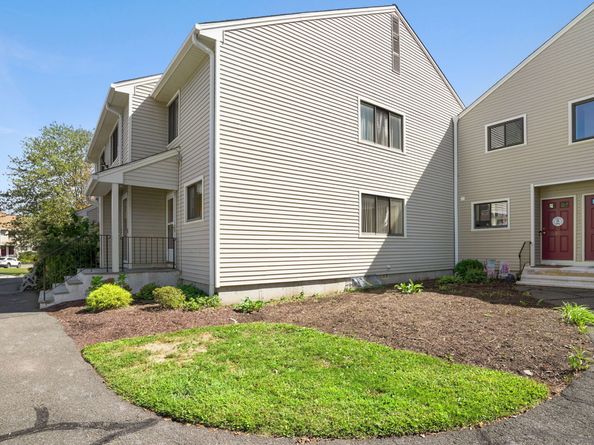 81 Lance Circle 81, Bridgeport CT 06606
