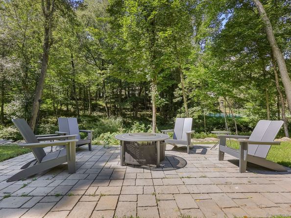 176 Logan Road, New Canaan CT 06840