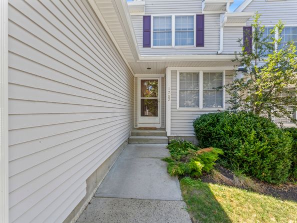 1702 Pinnacle Way 1702, Danbury CT 06811