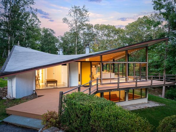 44 Benedict Hill Road, New Canaan CT 06840