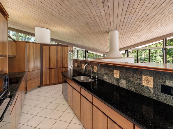 44 Benedict Hill Road, New Canaan CT 06840
