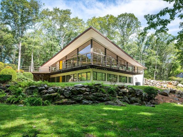 44 Benedict Hill Road, New Canaan CT 06840