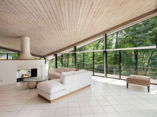 44 Benedict Hill Road, New Canaan CT 06840