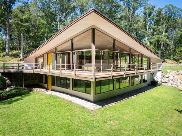 44 Benedict Hill Road, New Canaan CT 06840