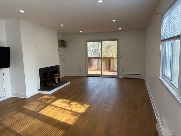 8 Ann Drive APT B, Danbury CT 06810