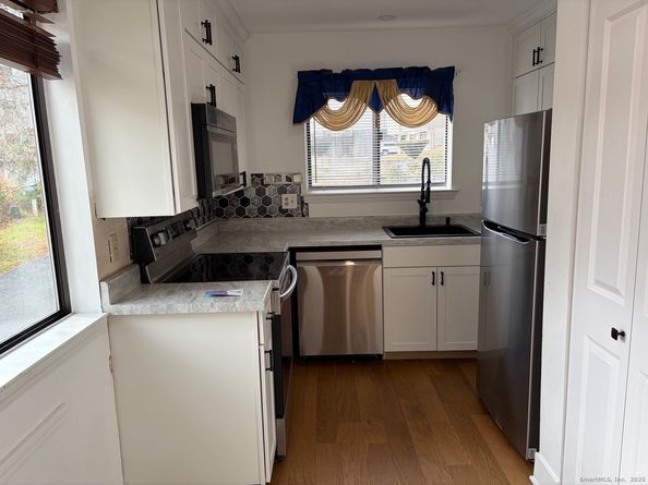 8 Ann Drive APT B, Danbury CT 06810