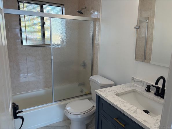 8 Ann Drive APT B, Danbury CT 06810