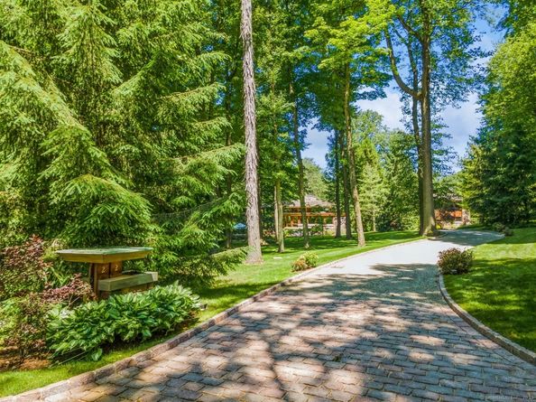22 Father Peters Lane, New Canaan CT 06840