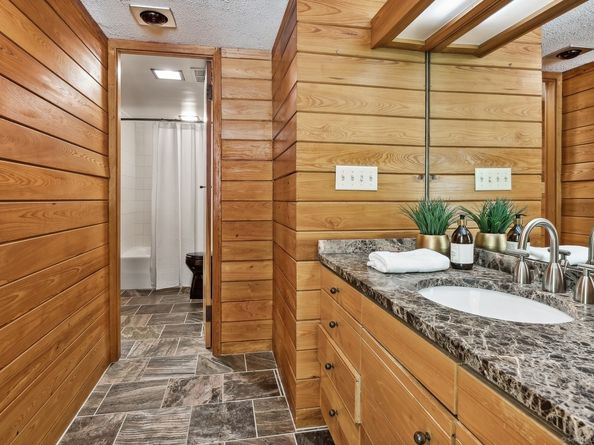 22 Father Peters Lane, New Canaan CT 06840