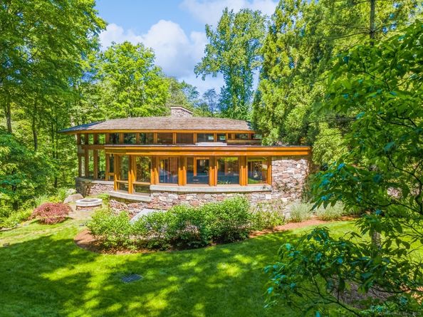 22 Father Peters Lane, New Canaan CT 06840