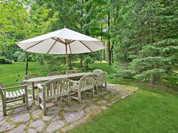 22 Father Peters Lane, New Canaan CT 06840