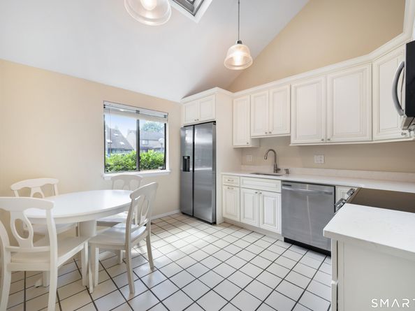 2437 Bedford Street E7, Stamford CT 06905