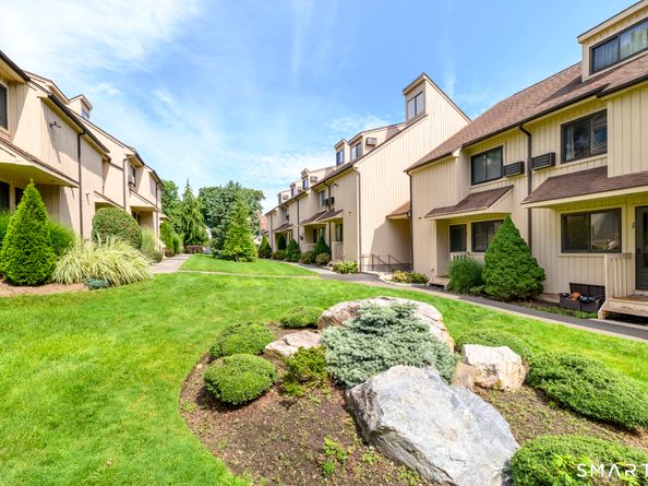 19 Woodway Road 25, Stamford CT 06907