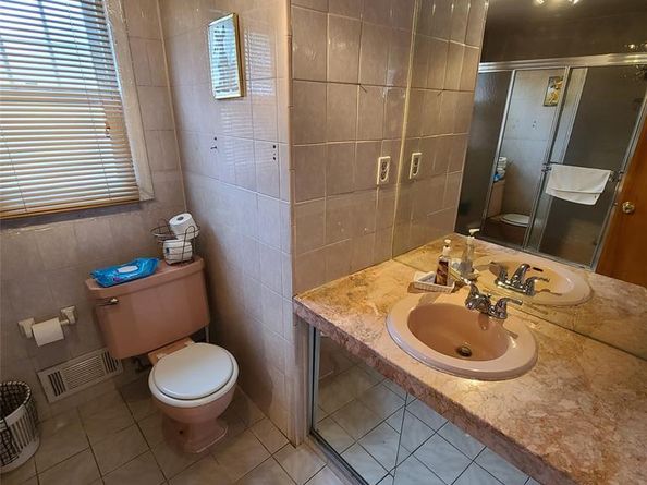 792 Kingsland Avenue, Ridgefield NJ 07657