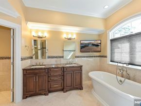 1044 Fairview Lane, Fort Lee NJ 07024