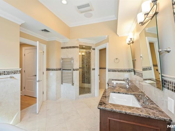 1044 Fairview Lane, Fort Lee NJ 07024
