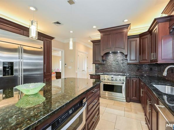 1044 Fairview Lane, Fort Lee NJ 07024
