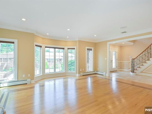 1044 Fairview Lane, Fort Lee NJ 07024